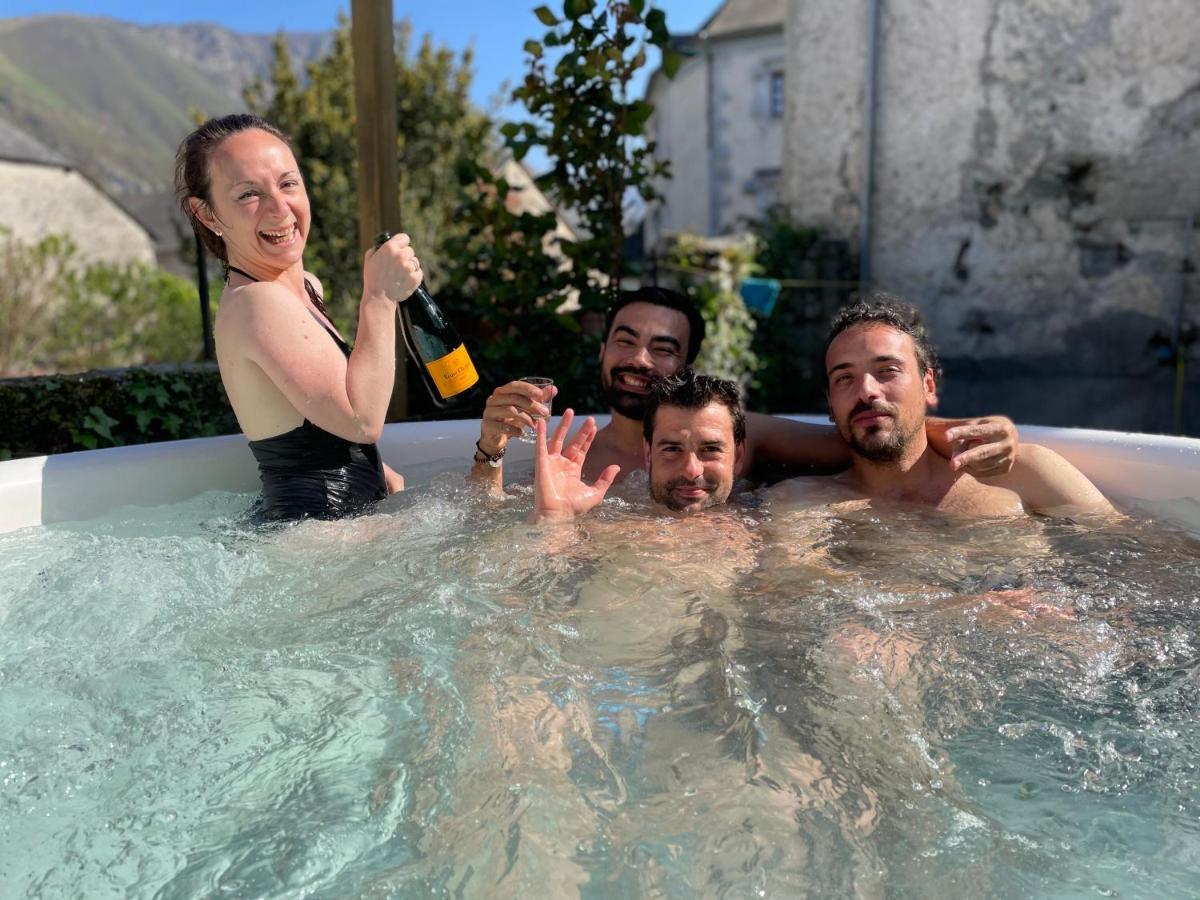 Apartmán Le Monrepos Avec Jacuzzi Nordique Bielle Exteriér fotografie